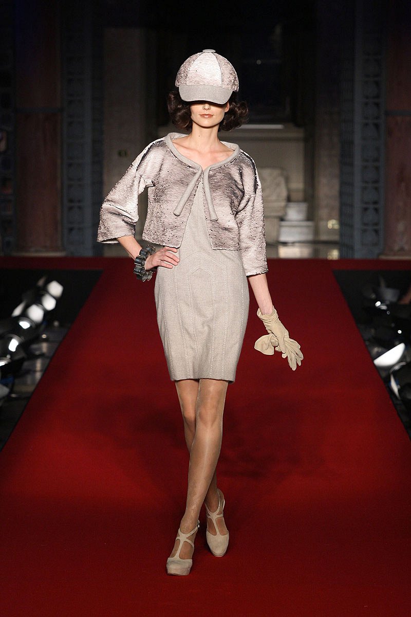 Gattinoni Automne-hiver 2010-2011 - Haute couture - 1