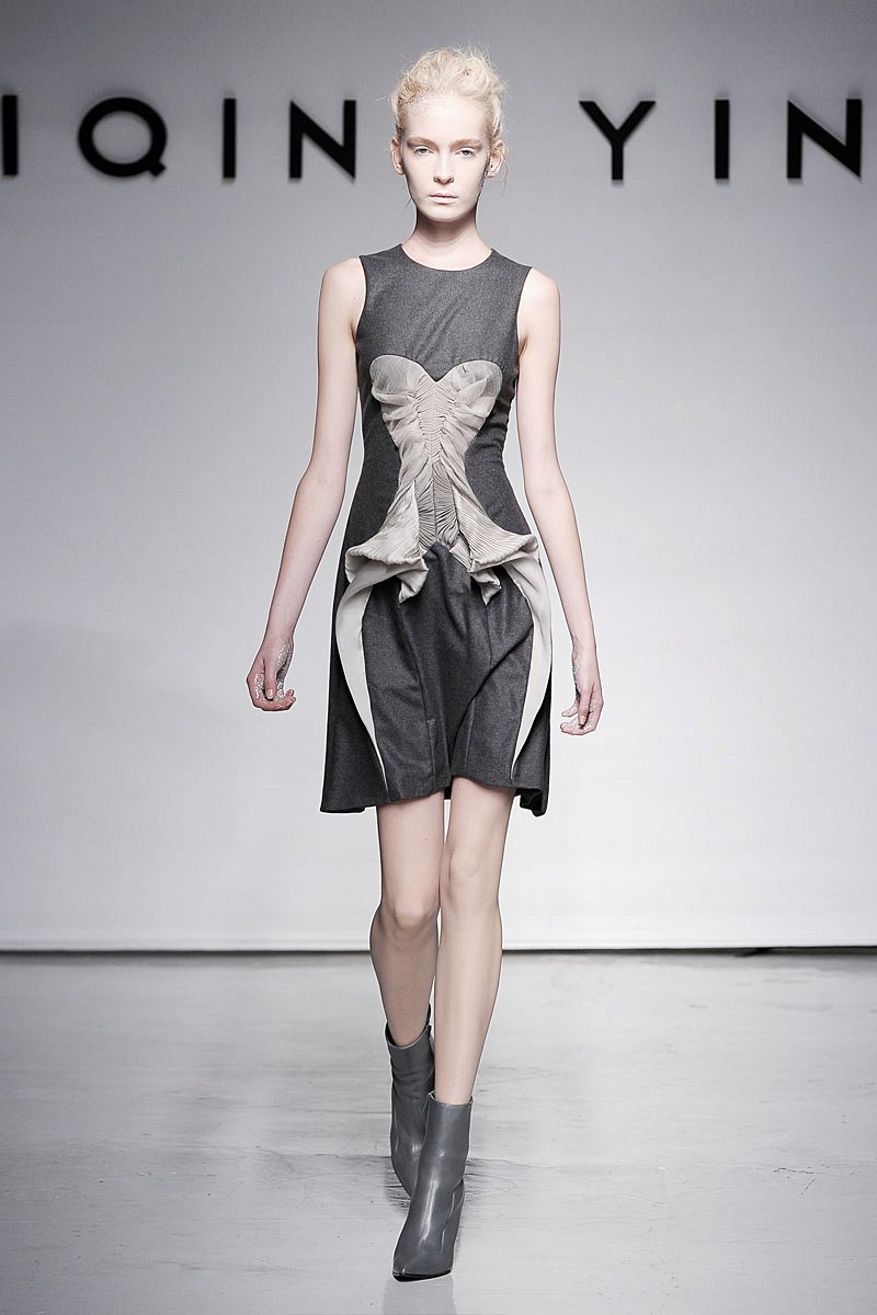 Yiqing Yin Fall-winter 2011-2012 - Couture - 1
