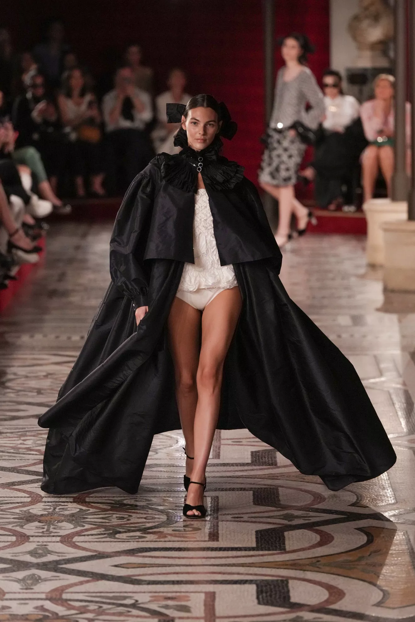 2024-2025AW CHANEL クロップド ビジュー カシミアカーディガン 2024-2025AW CHANEL クロップド ビジュー カシミアカーディガン