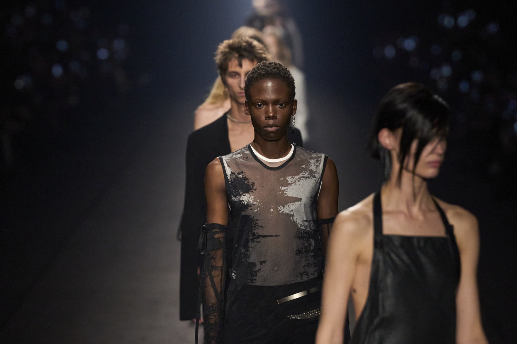 Ann Demeulemeester Printemps-été 2024 - Prêt-à-porter - 1