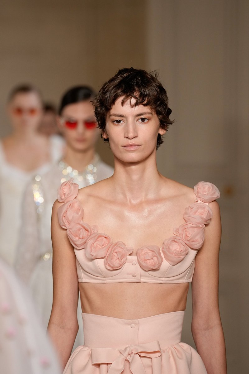 Giambattista Valli Primavera-Verão 2025 - Prêt-à-porter - 1